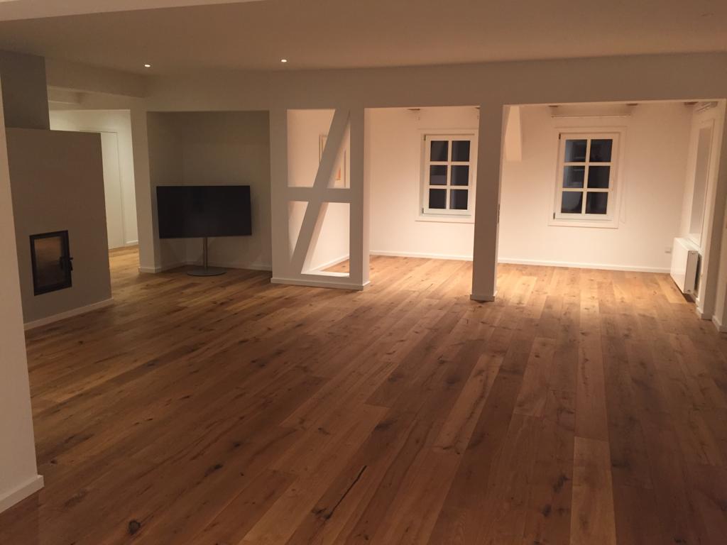 Dachausbau mit Eichenparkett und Kamin